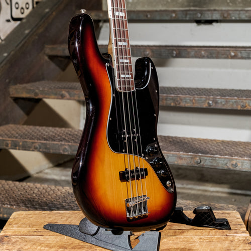 Fender 2015 Classic 70s Jazz Bass 3-Tone Sunburst With Gig Bag - Used